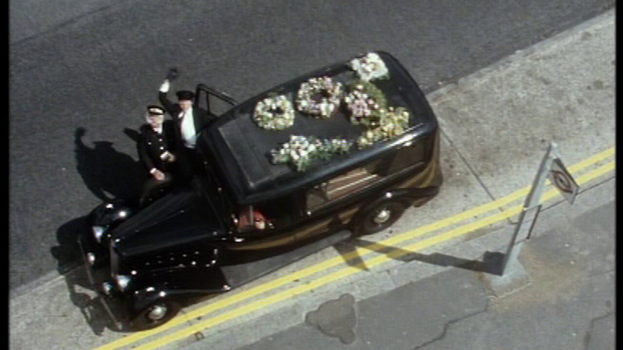 Mr. H Is Late (1988) movie backdrop