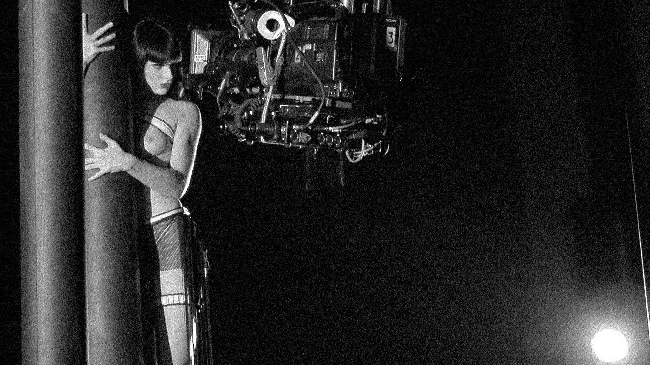 Crazy Horse - Le show (2004) movie backdrop