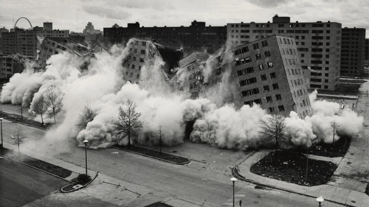 The Pruitt-Igoe Myth (2012) movie backdrop