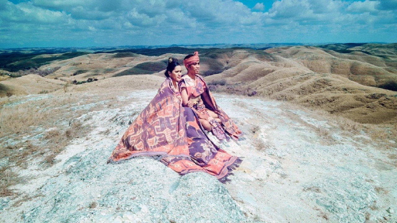The Woven Path: Perempuan Tana Humba (2019) movie backdrop