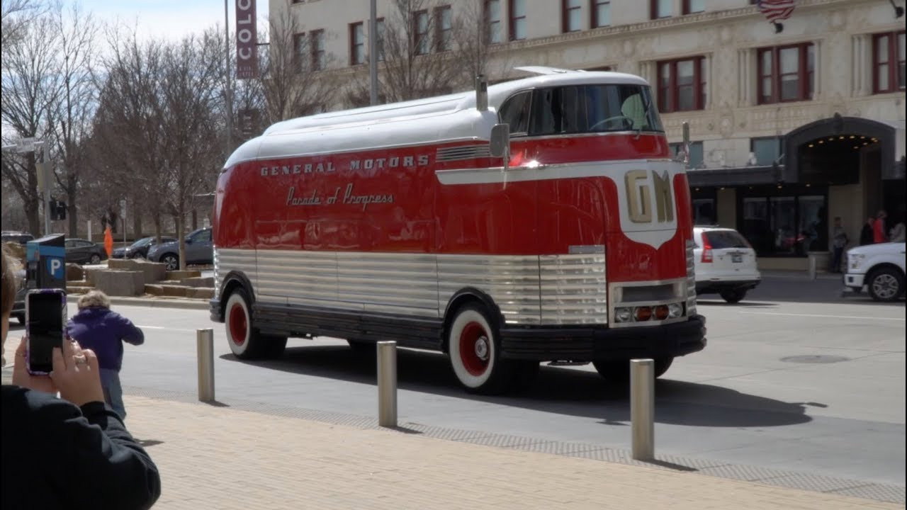 Miracle At Beaverdam - The Restoration of Futurliner No. 10 movie backdrop