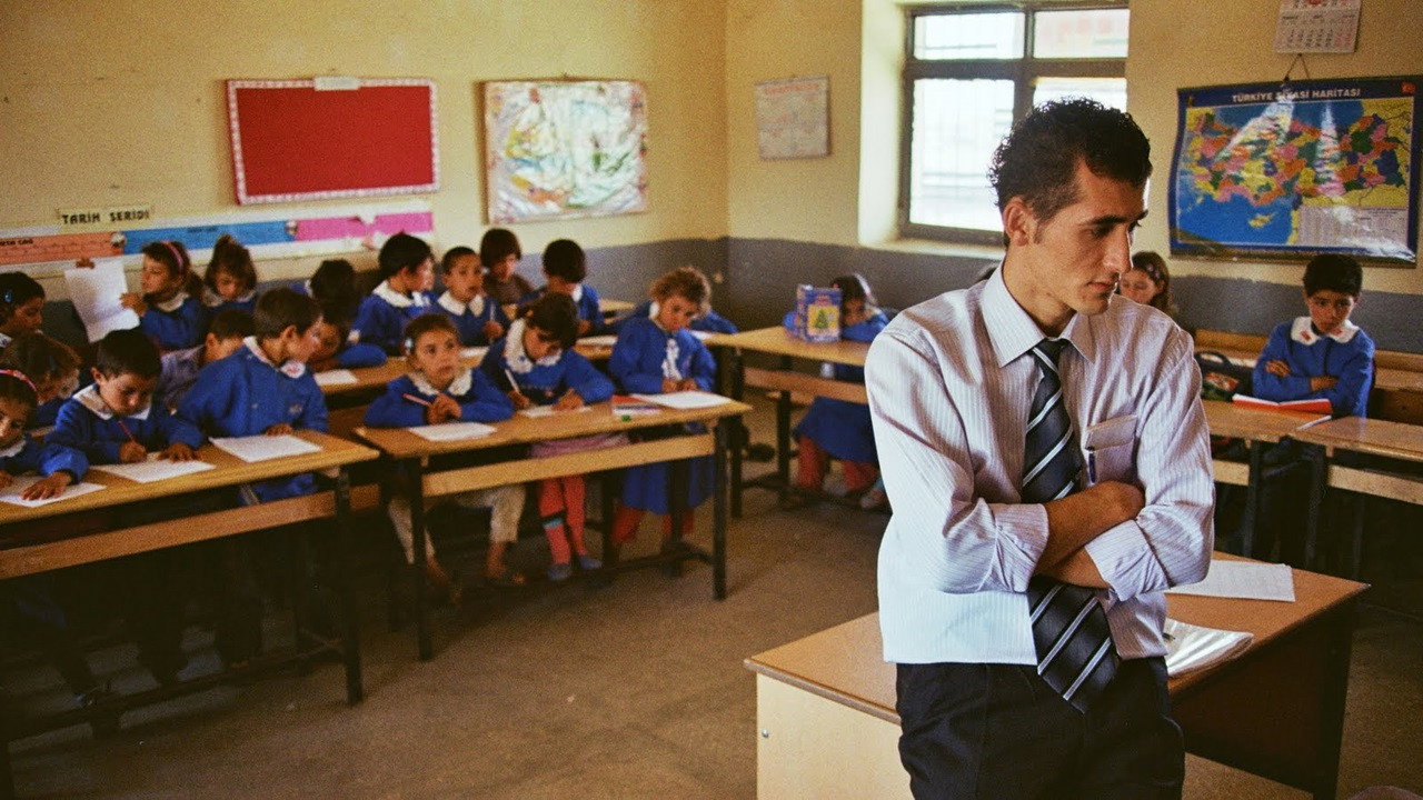 On the Way to School (2008) movie backdrop