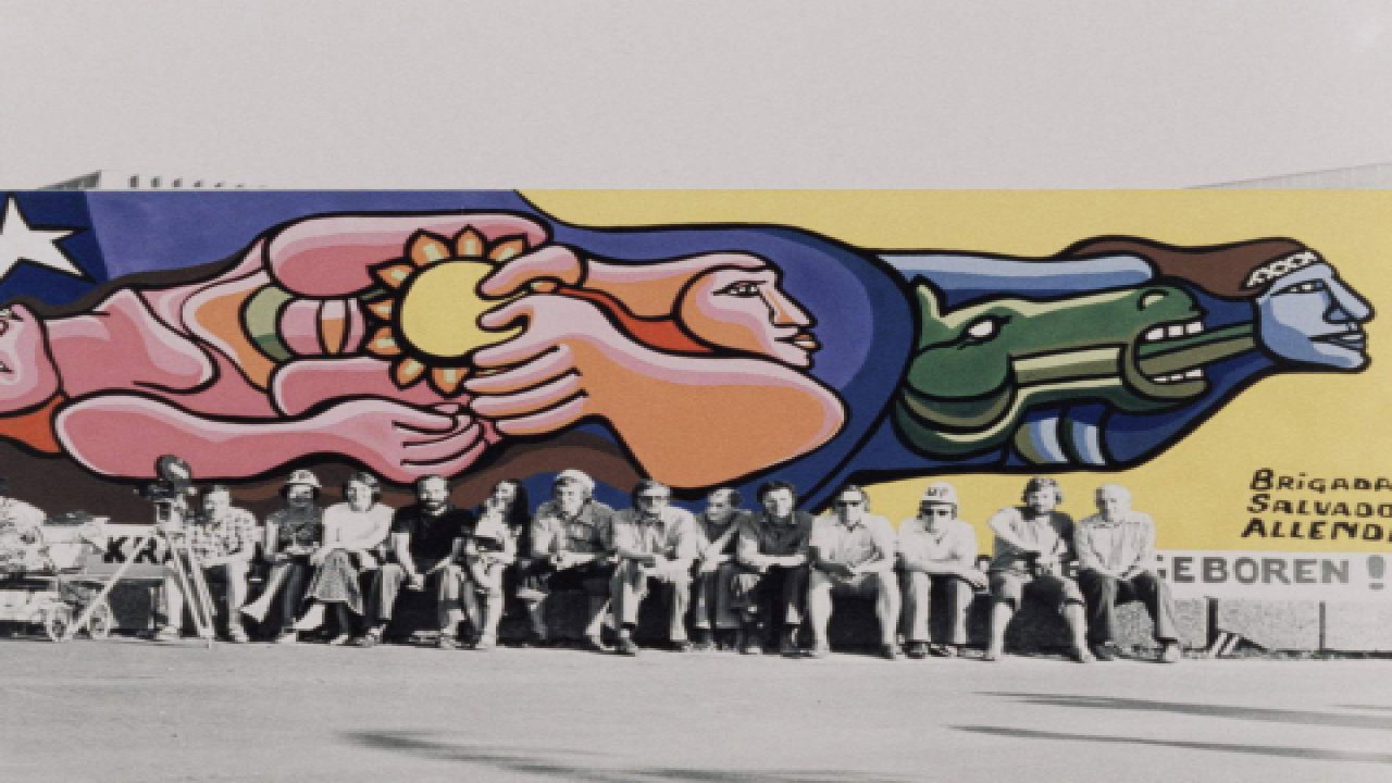 La Brigada – A Mural for the Unidad Popular in Dresden (1976) movie backdrop