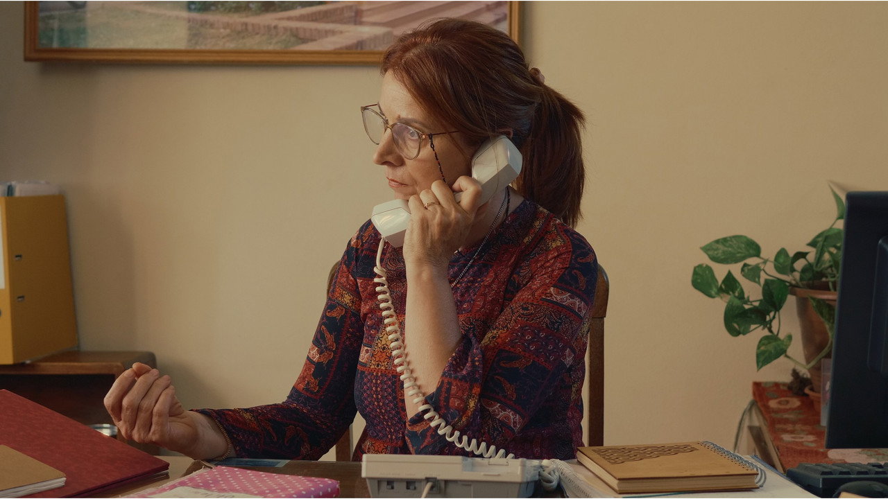 Una directora Extraordinaria (2026) movie backdrop