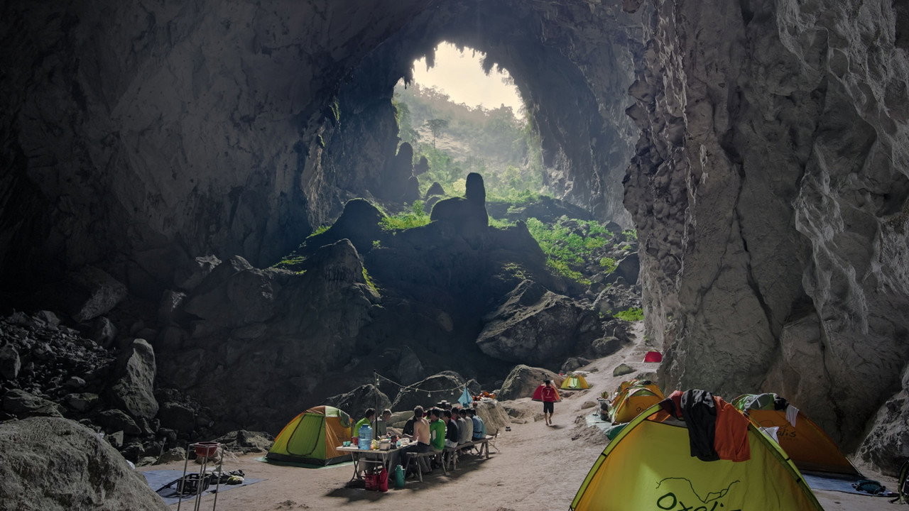 A Crack in the Mountain (2023) movie backdrop