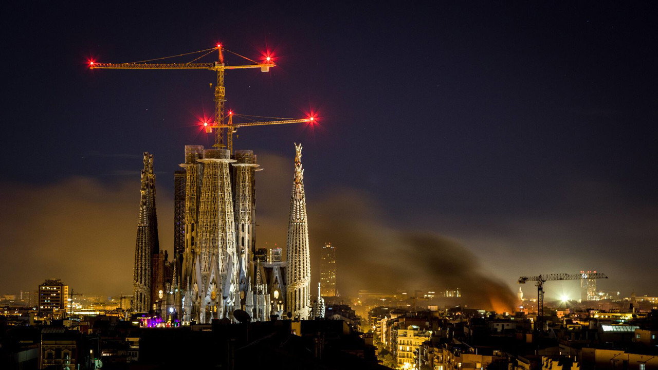 Barcelona, la rosa de foc (2014) movie backdrop