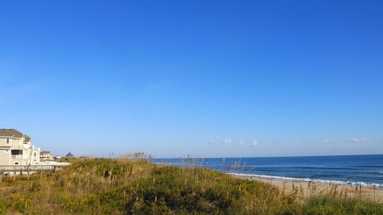 Beachfront Bargain Hunt: Renovation (2015) TV show backdrop