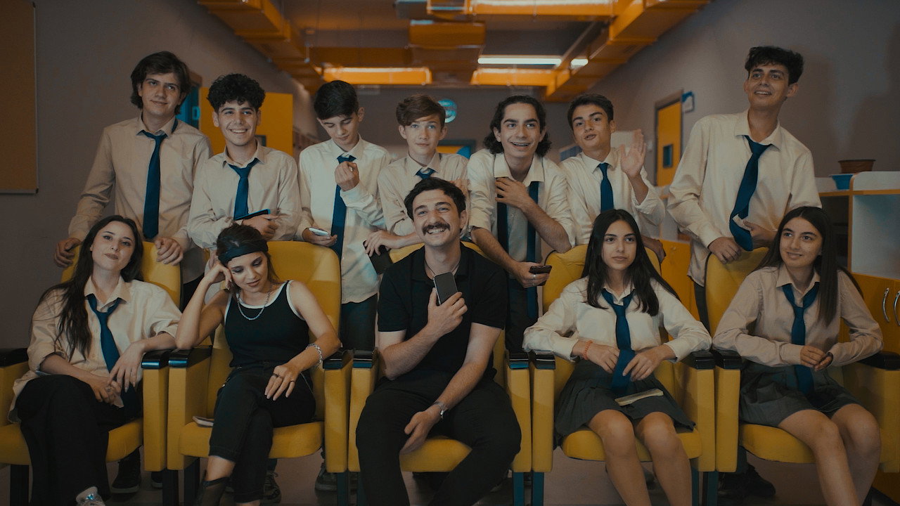 Crazy Class (2023) TV show backdrop