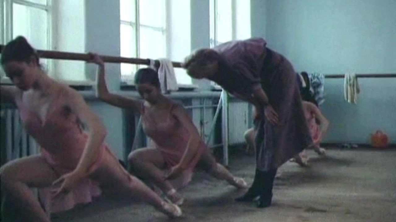 Dancing Ghosts (1992) movie backdrop