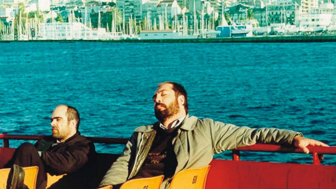 Mondays in the Sun (2002) movie backdrop