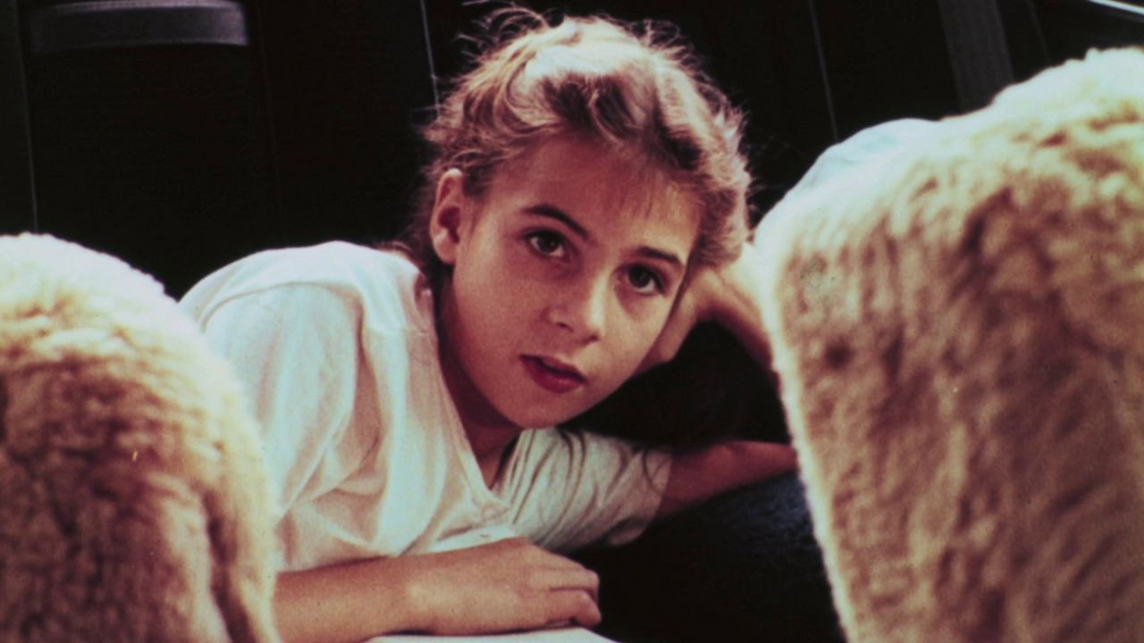 Hen in a Boat (1984) movie backdrop