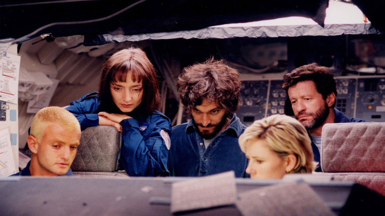 Stranded (2001) movie backdrop