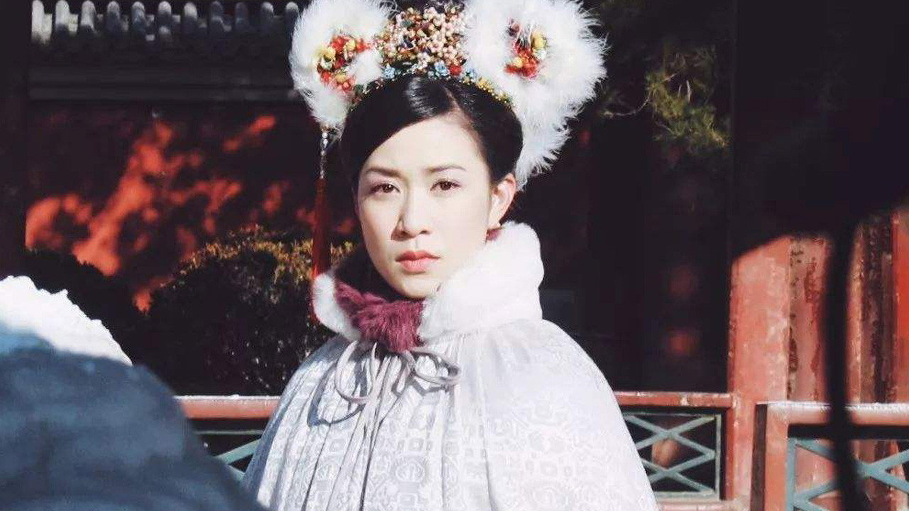 War and Beauty (2004) TV show backdrop
