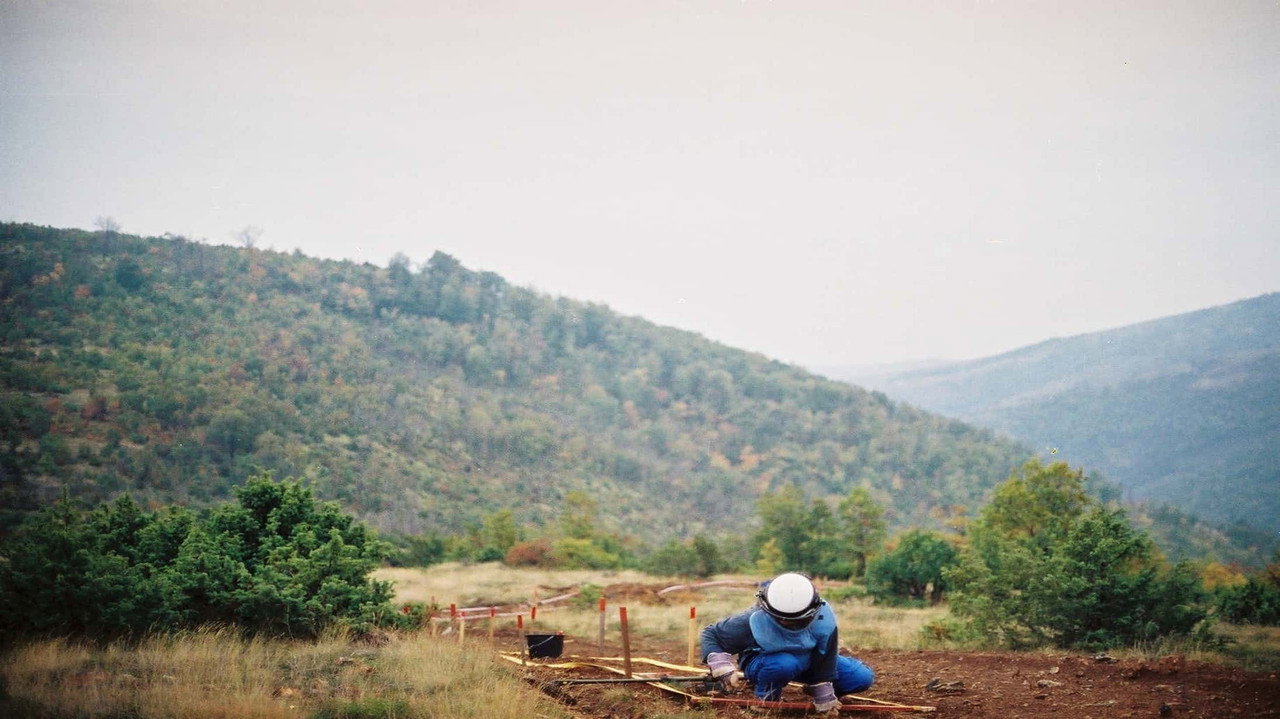 Two Sisters (2002) movie backdrop