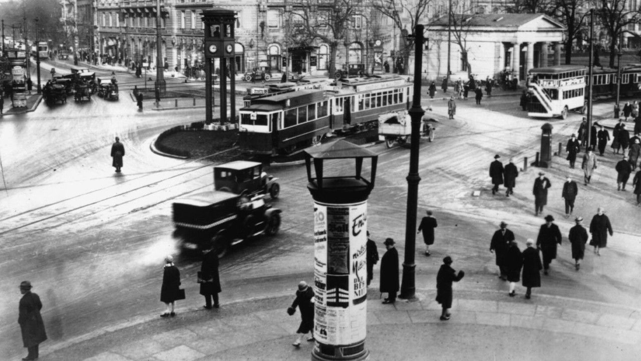 Berlin Symphony of a Great City (1927) movie backdrop