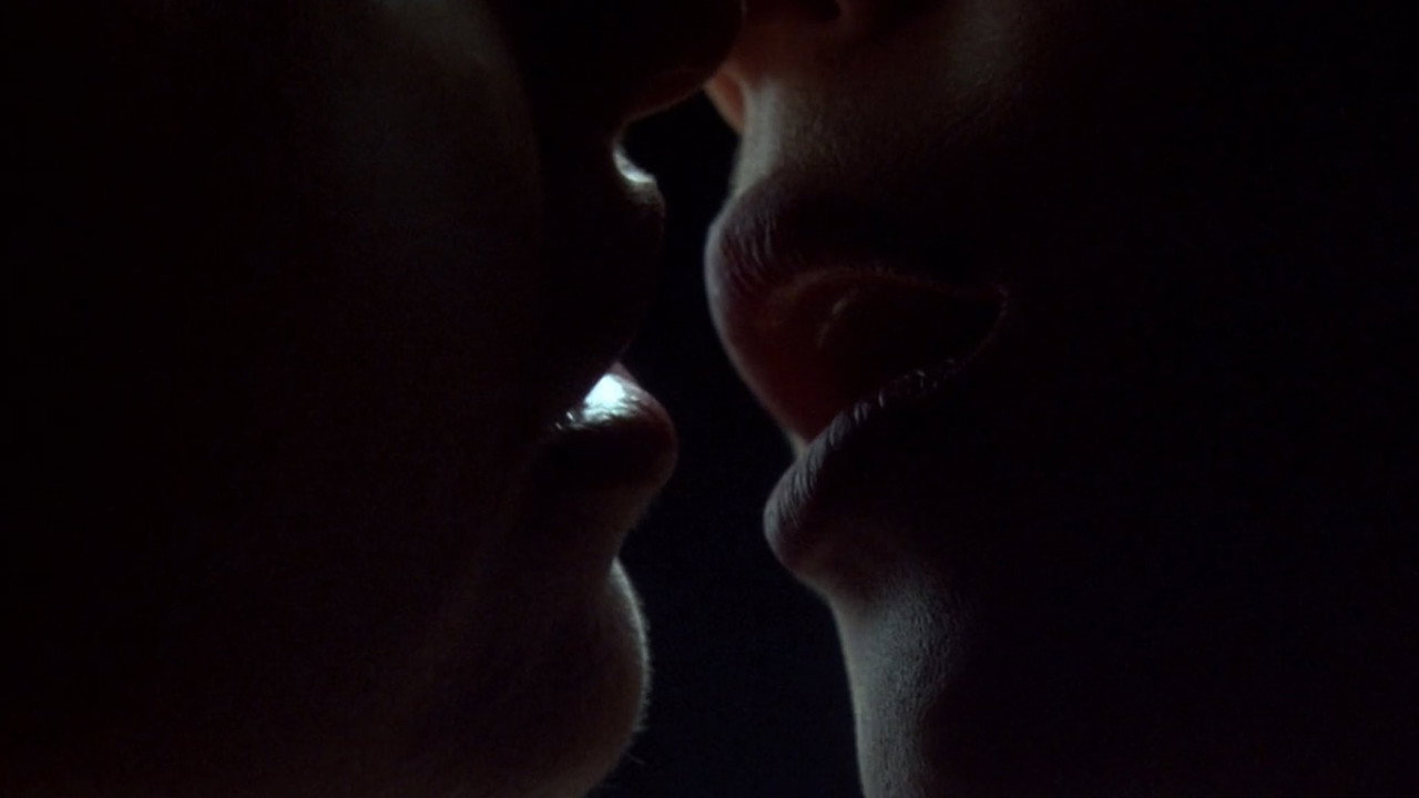 Bound (1996) movie backdrop