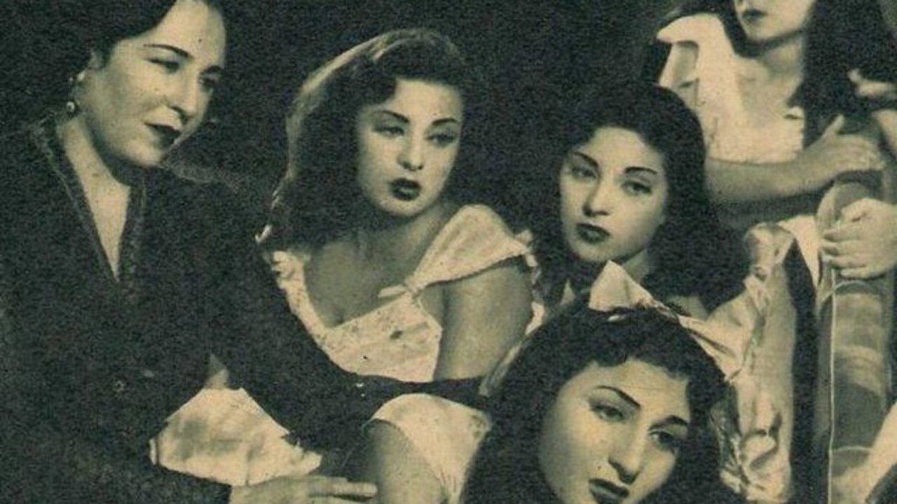 Four Girls and an Officer (1954) movie backdrop