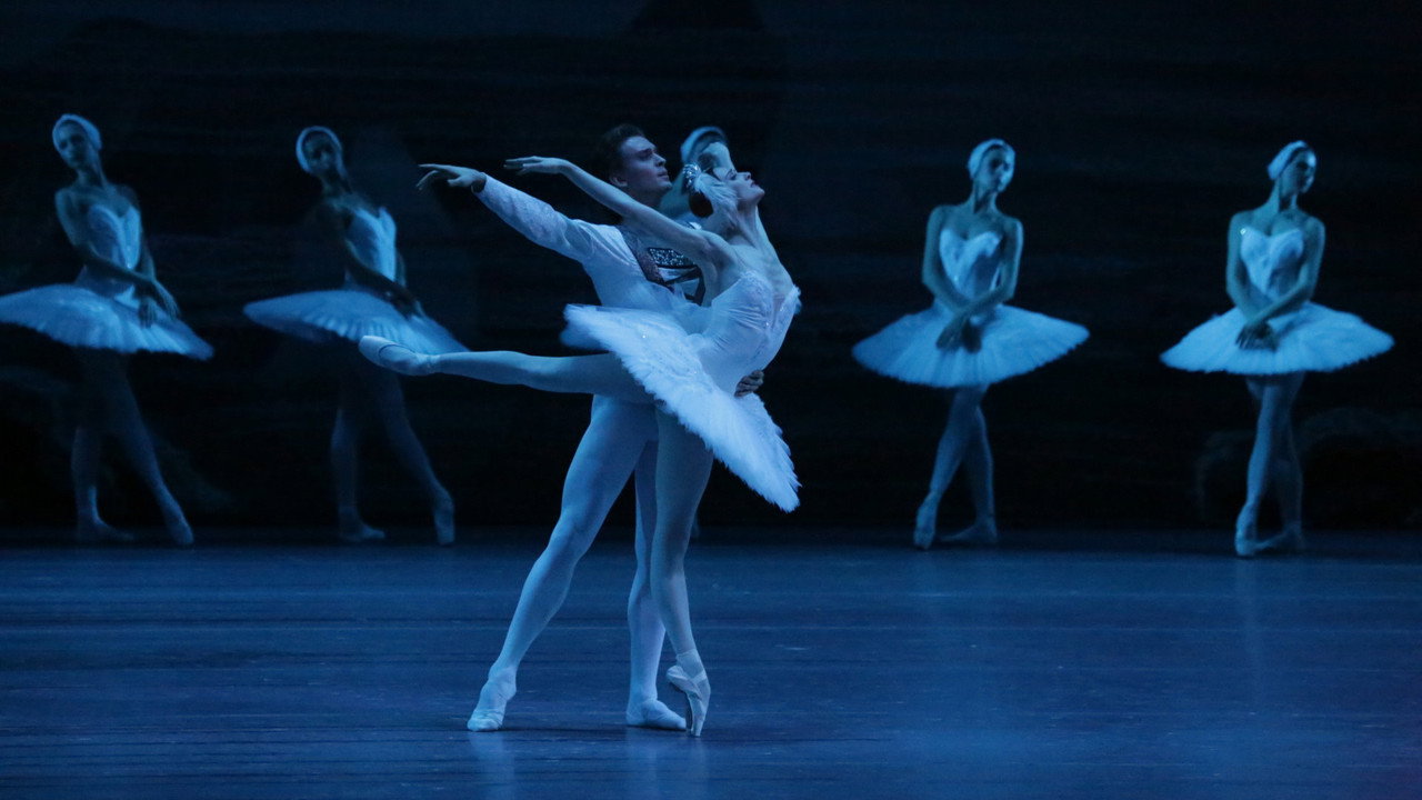 The Bolshoi Ballet Swan Lake (2015) movie backdrop