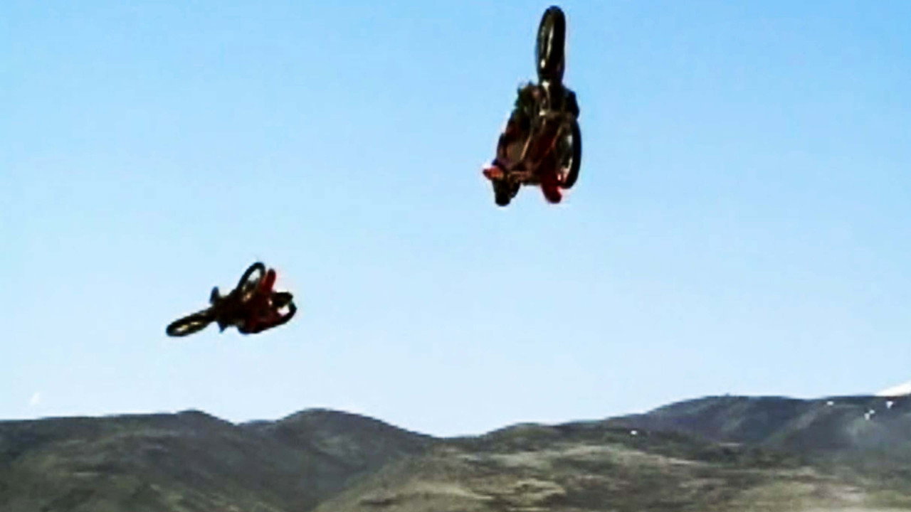 Travis and the Nitro Circus 2 (2004) movie backdrop