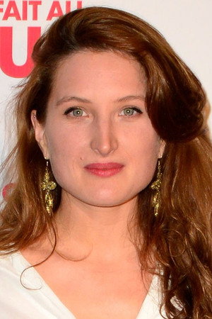 Julia Piaton in Serial  Bad  Weddings