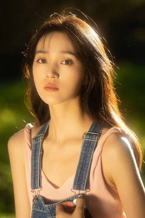 Zhang Chuwen in Living the Land