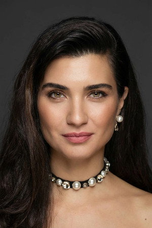 Tuba Büyüküstün in Ask Your Heart