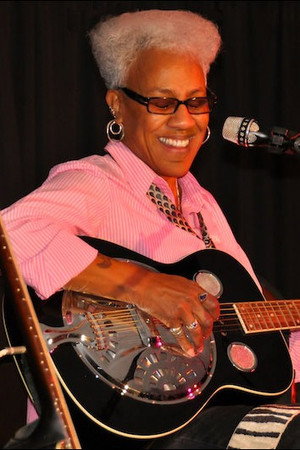 Gaye Adegbalola in Old Lesbians