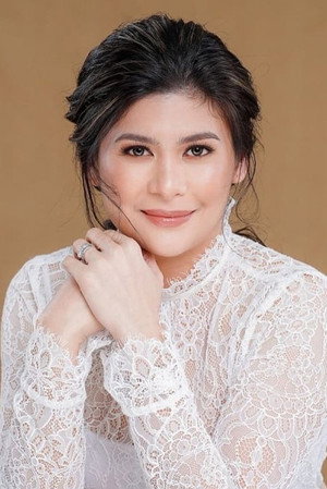Roxanne Guinoo in Can This Be Love