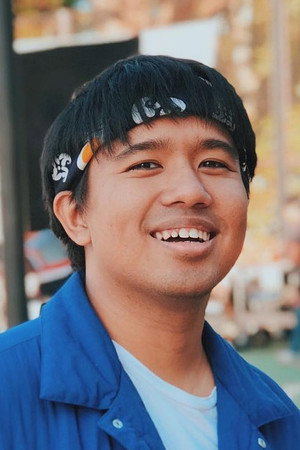 Joshua Suherman in Five Friends 2: Mount Klawih