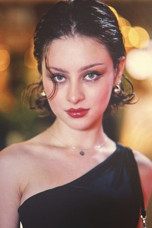 Isabella Palma in Framed