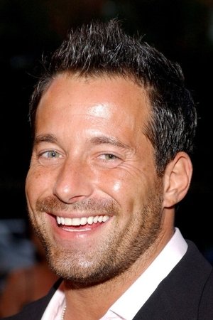 Johnny Messner in Wake