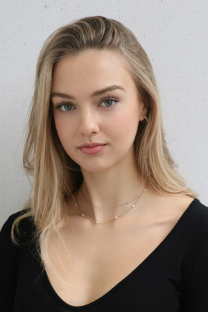 Lilly Krug in April X