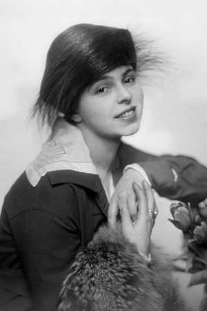 Manja Tzatschewa in The Japanese Woman