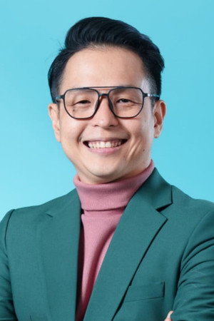 Ernest Prakasa in Stip & Pensil