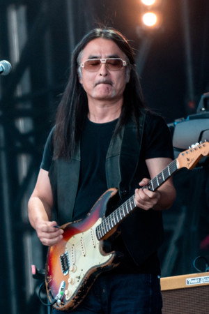 Kenji Suzuki in SIMPLY RED: For The Last Time