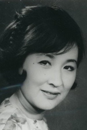Lee Kyeong-hui in Wildflowers on the Battleground