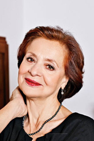 Olga Damani in Handling the Undead