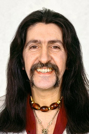 Barış Manço in Dad, Make Me Marry