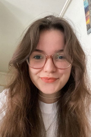 Tess Defretin in Death Awaits