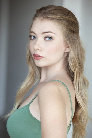 Emilia McCarthy in Bunks
