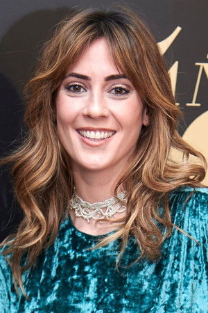 Eva Ugarte in Por los pelos