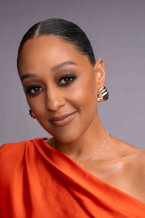 Tia Mowry in Seventeen Again