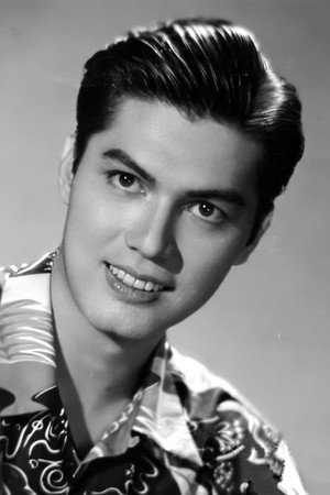 Carlos Salazar in Thunder Below