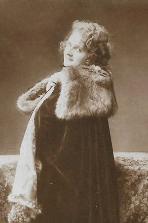 Lia Borré in The Artificial Man