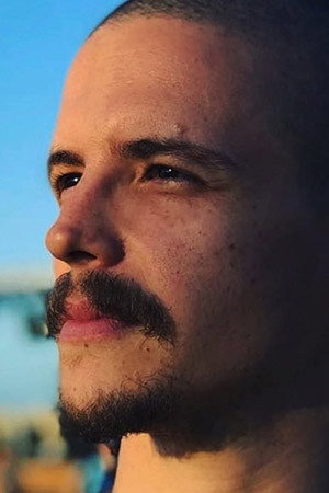 Luiz Otávio Queiroz in Corpornô