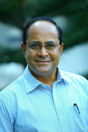 Dinesh Panicker in Chappa Kurishu
