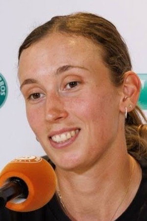 Elise Mertens in Home Sweet Home