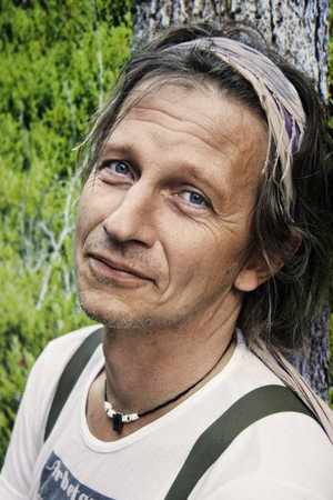 Stefan Sundström in Undvik räta vinklar