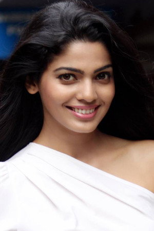 Pooja Sawant in Junglee