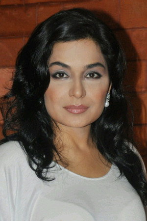 Meera Naveed in Godfather The Legend Continues